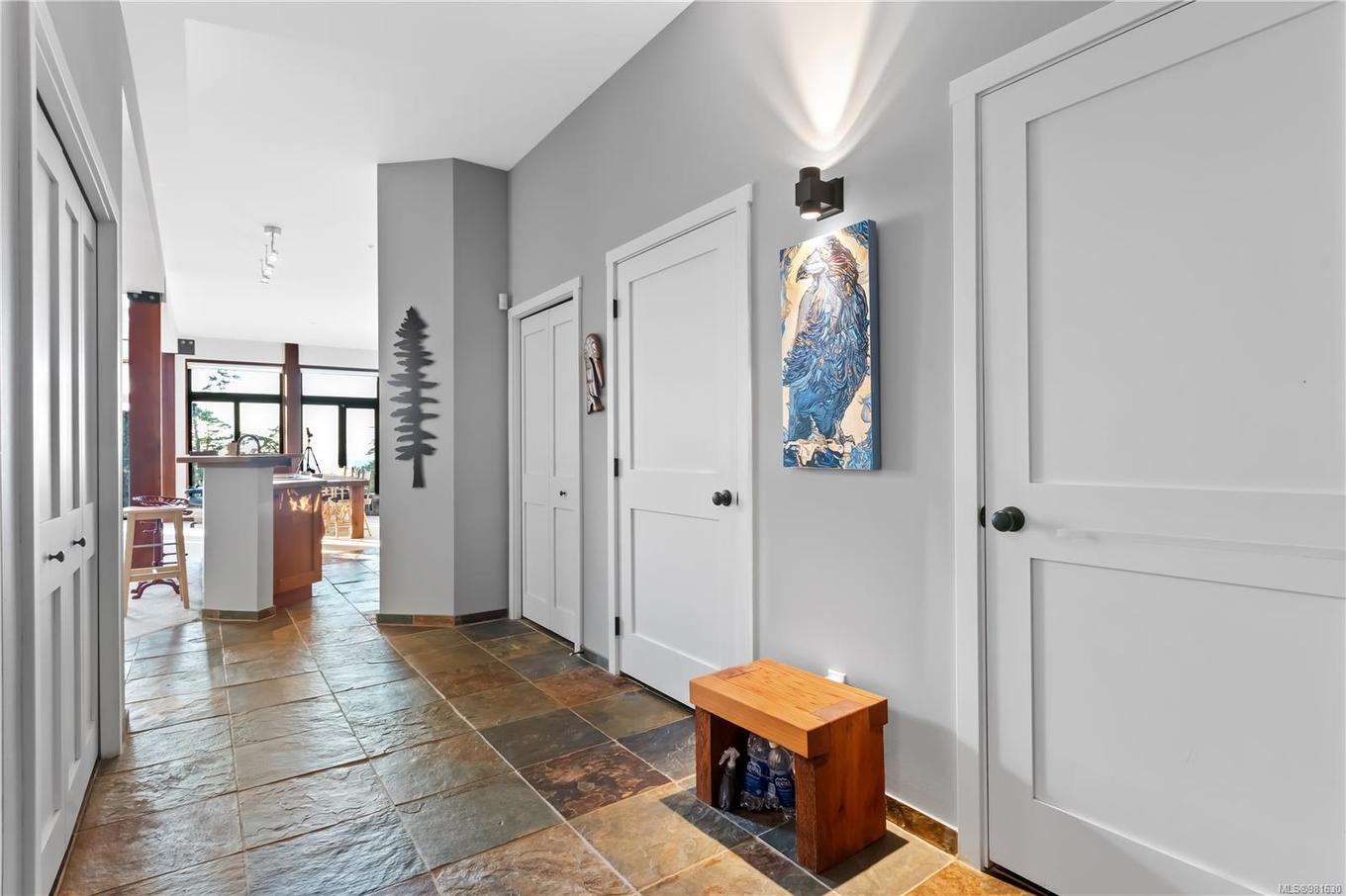 212-515 Marine Dr, Ucluelet, BC - Indoor Photo Showing Other Room