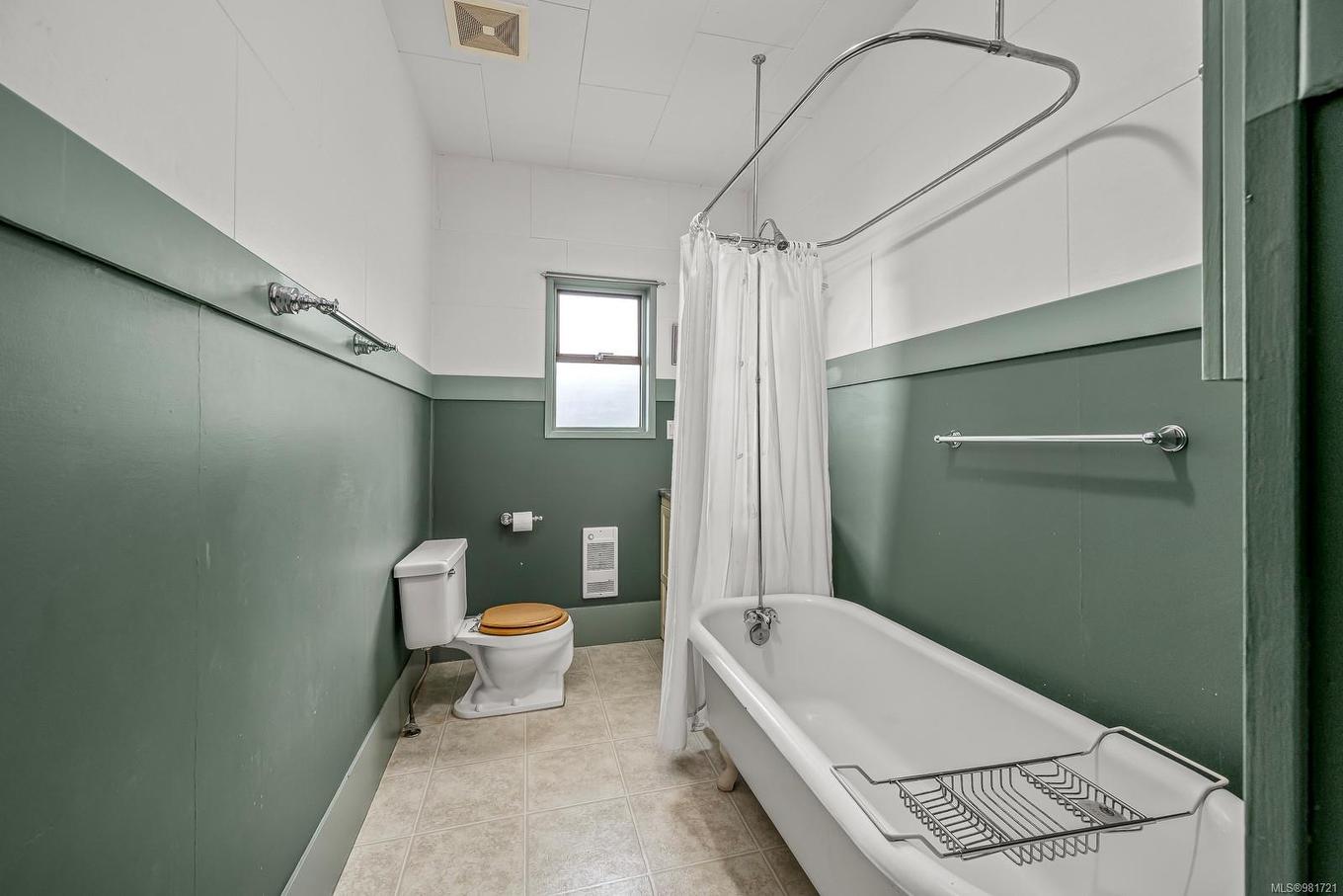 5642 Island Hwy South, Union Bay, BC