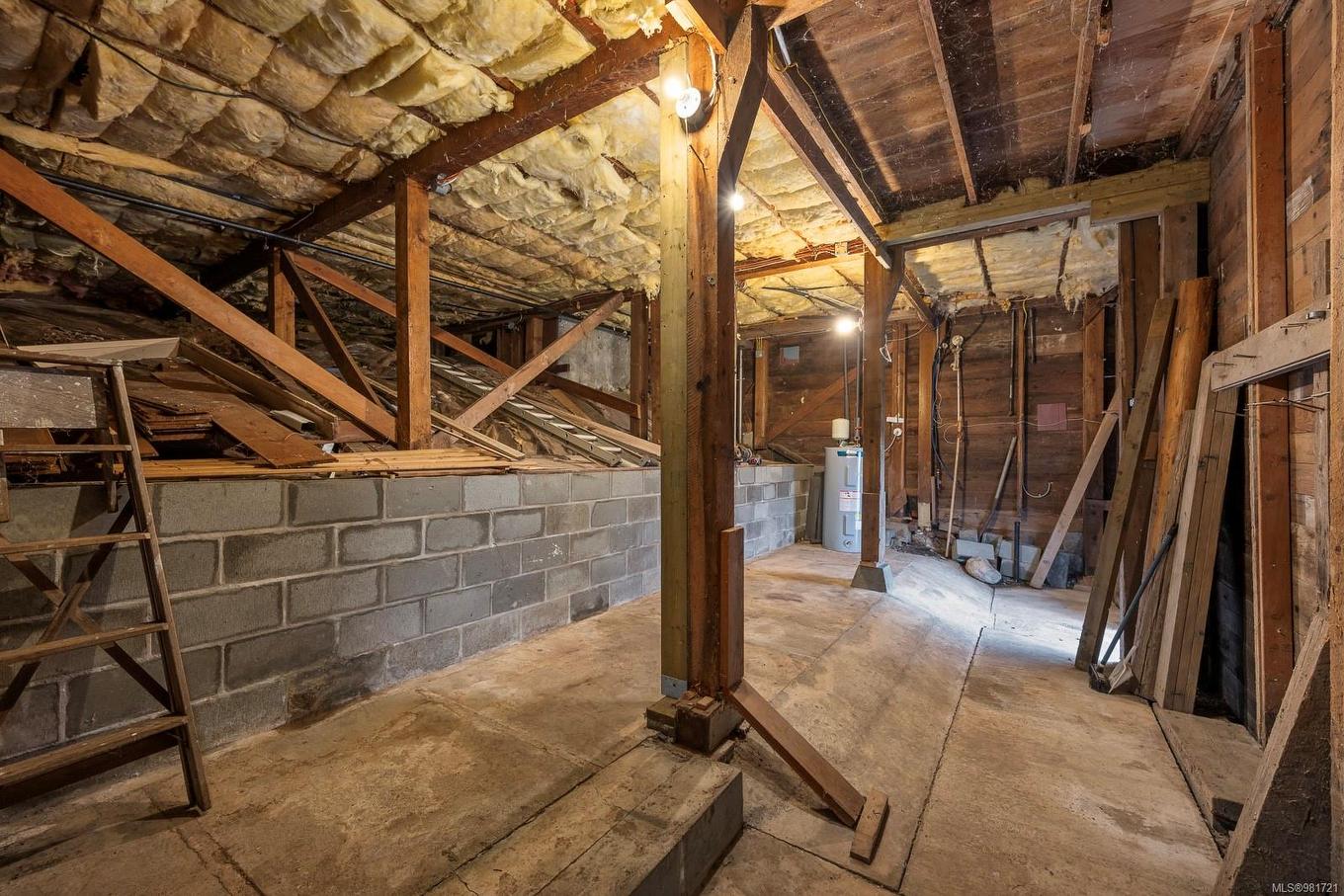 5642 Island Hwy South, Union Bay, BC