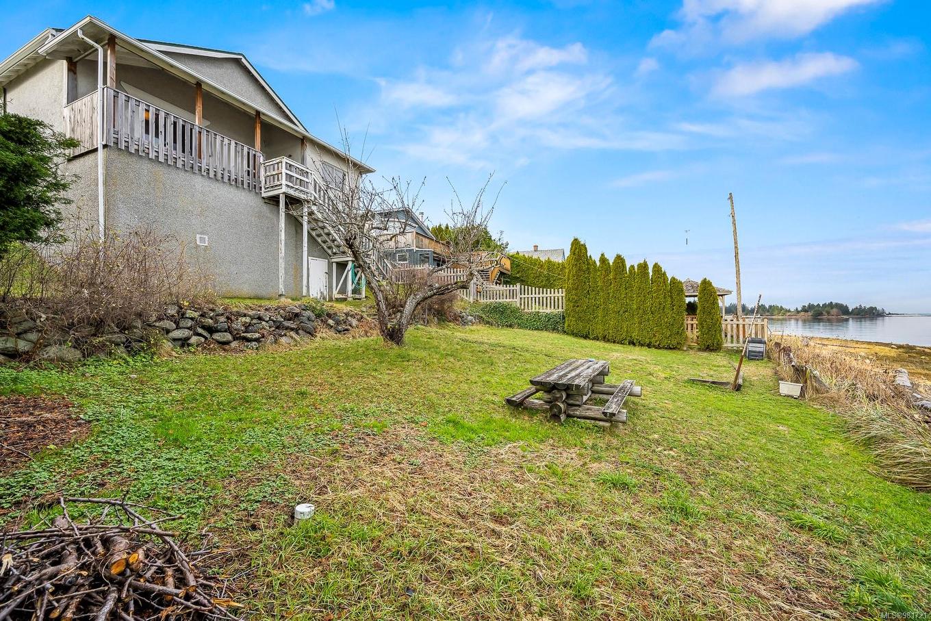 5642 Island Hwy South, Union Bay, BC