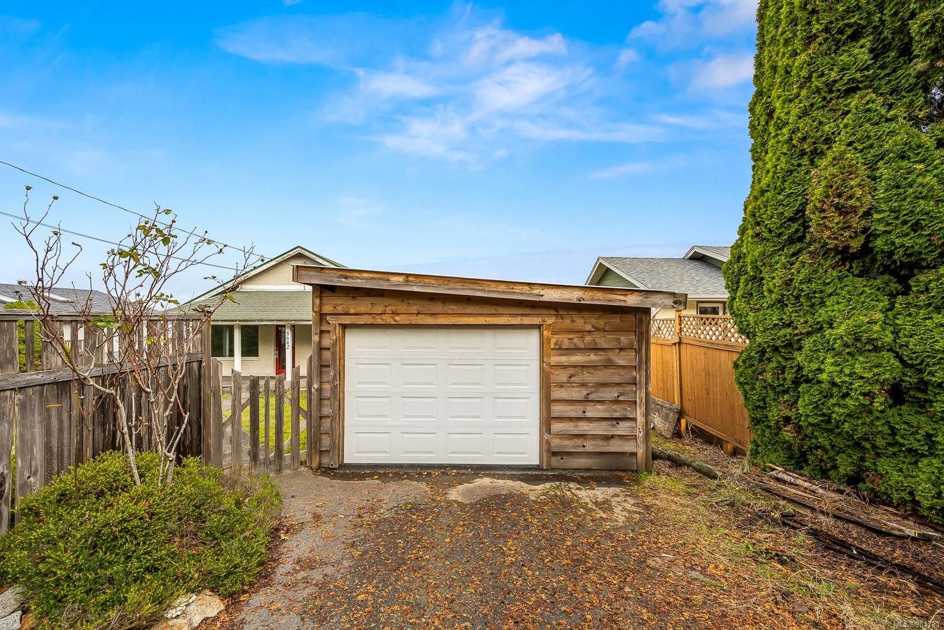 5642 Island Hwy South, Union Bay, BC