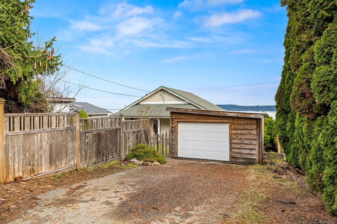 5642 Island Hwy South, Union Bay, BC