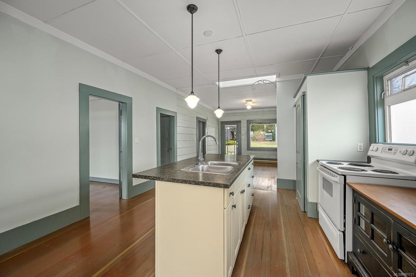 5642 Island Hwy South, Union Bay, BC