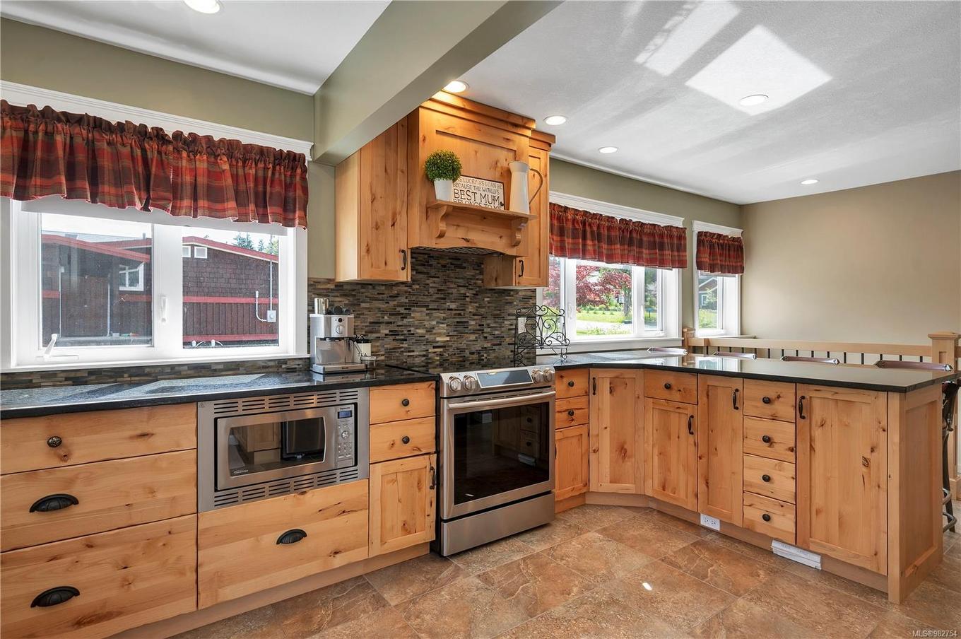 740 Nicholls Rd, Campbell River, BC