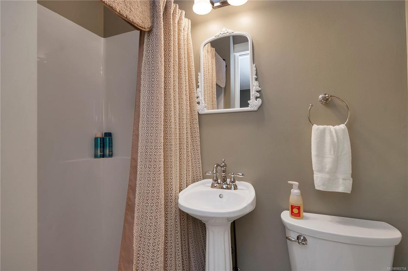 740 Nicholls Rd, Campbell River, BC