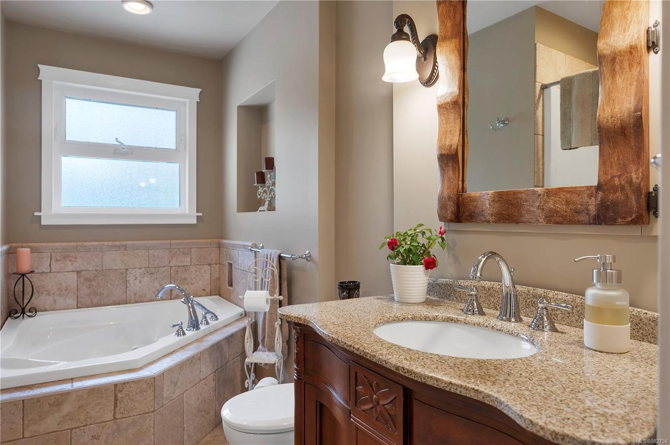 740 Nicholls Rd, Campbell River, BC