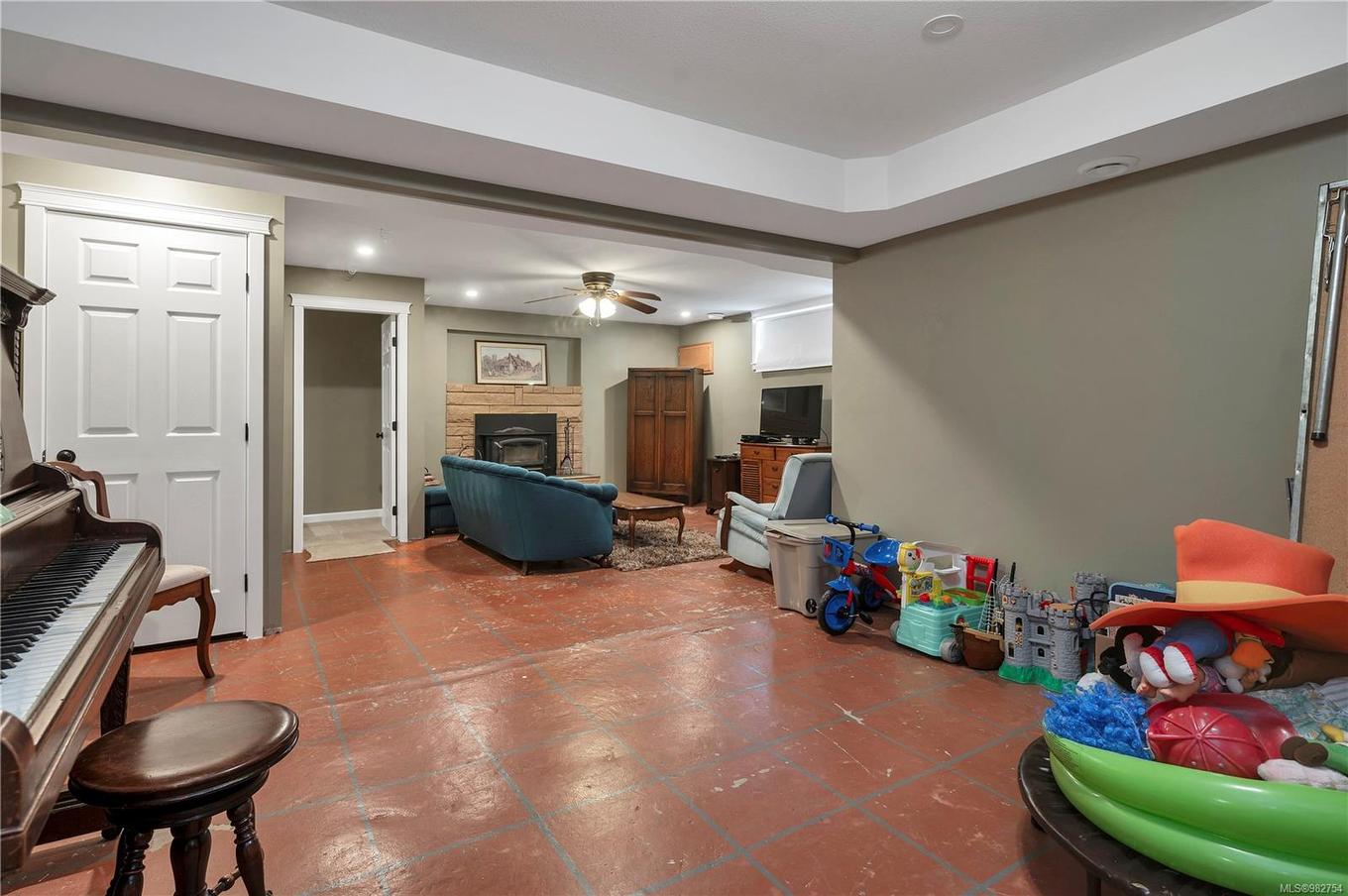 740 Nicholls Rd, Campbell River, BC