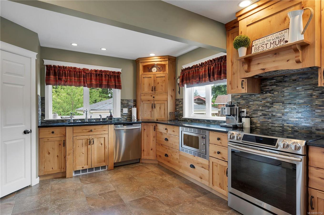 740 Nicholls Rd, Campbell River, BC