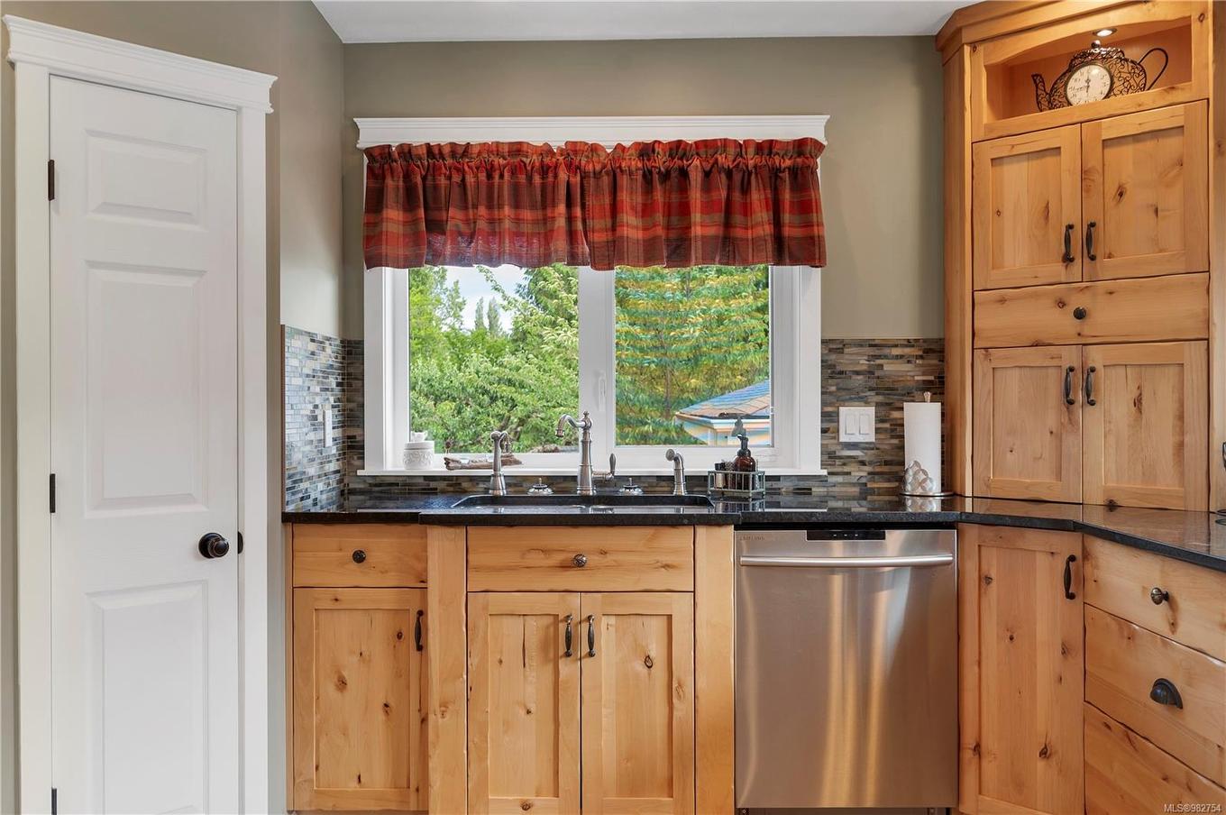 740 Nicholls Rd, Campbell River, BC