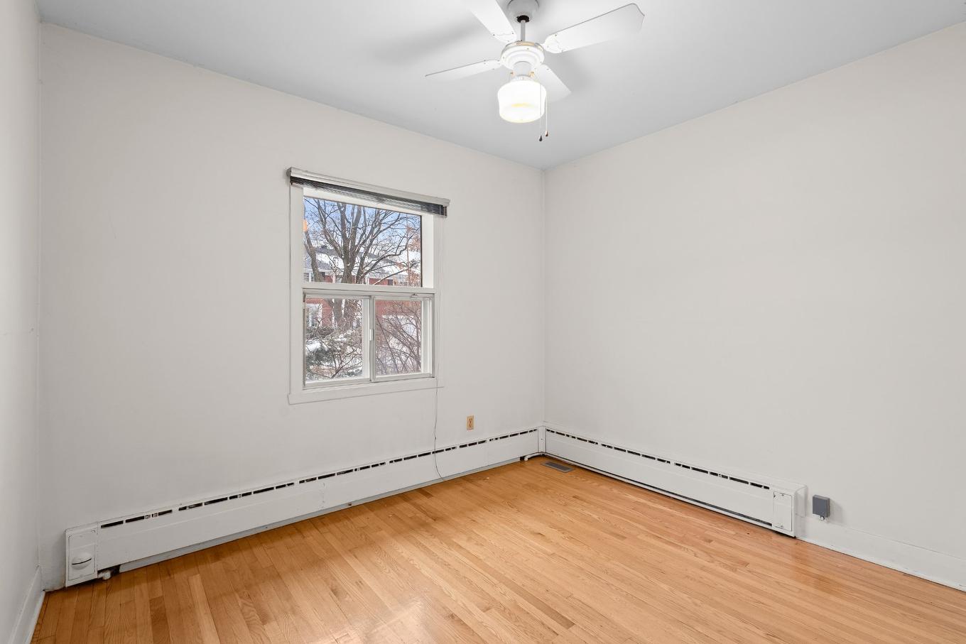 Chambre à coucher - 1909 Crois. Surrey, Mont-Royal, QC - Indoor Photo Showing Other Room