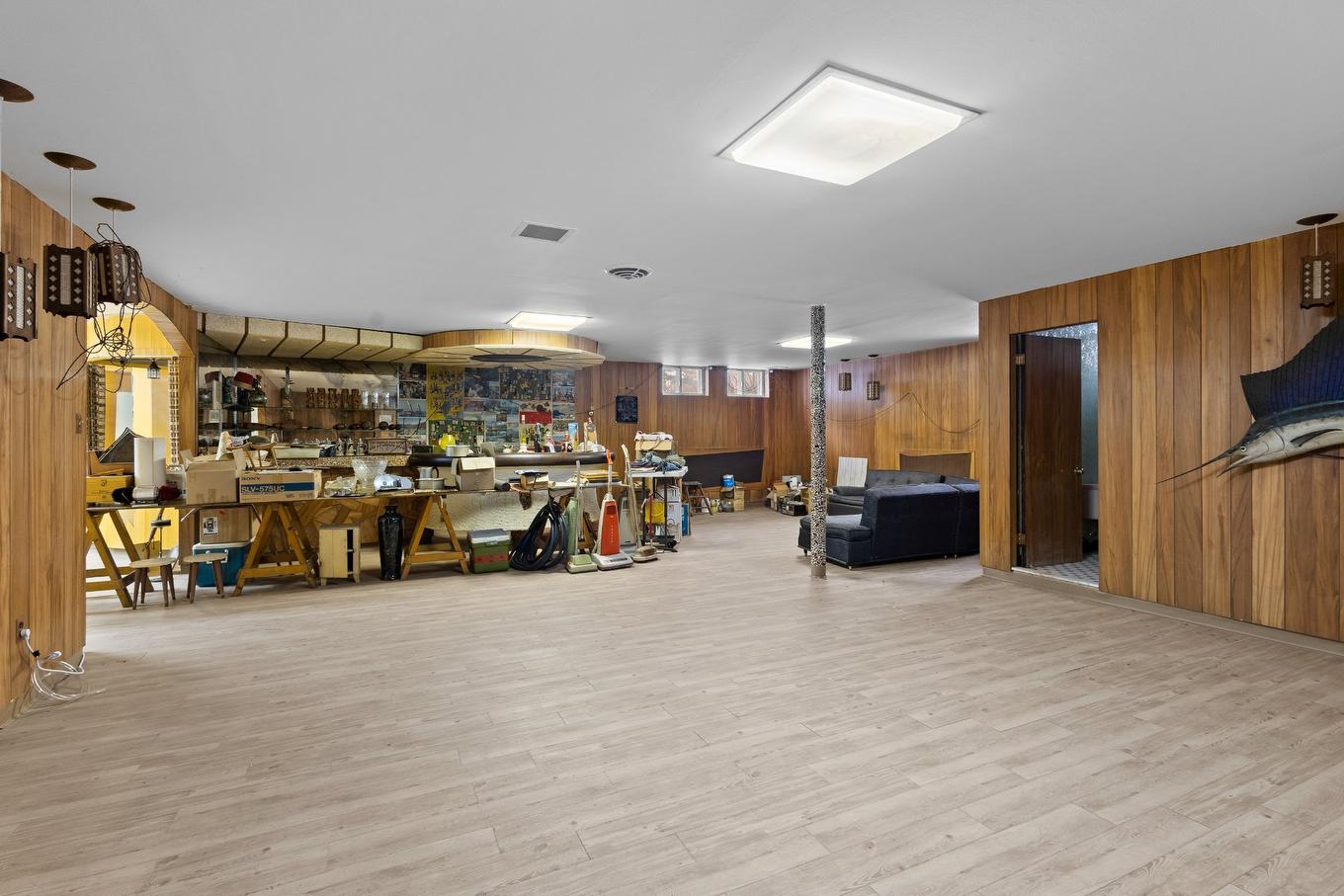 Salle de jeux - 1909 Crois. Surrey, Mont-Royal, QC - Indoor