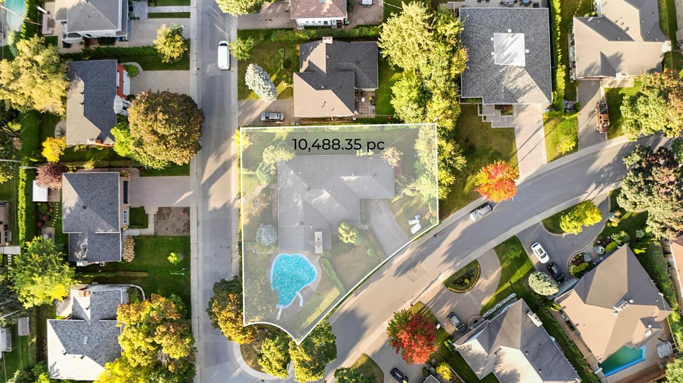 Photo aérienne - 1909 Crois. Surrey, Mont-Royal, QC - Outdoor With View