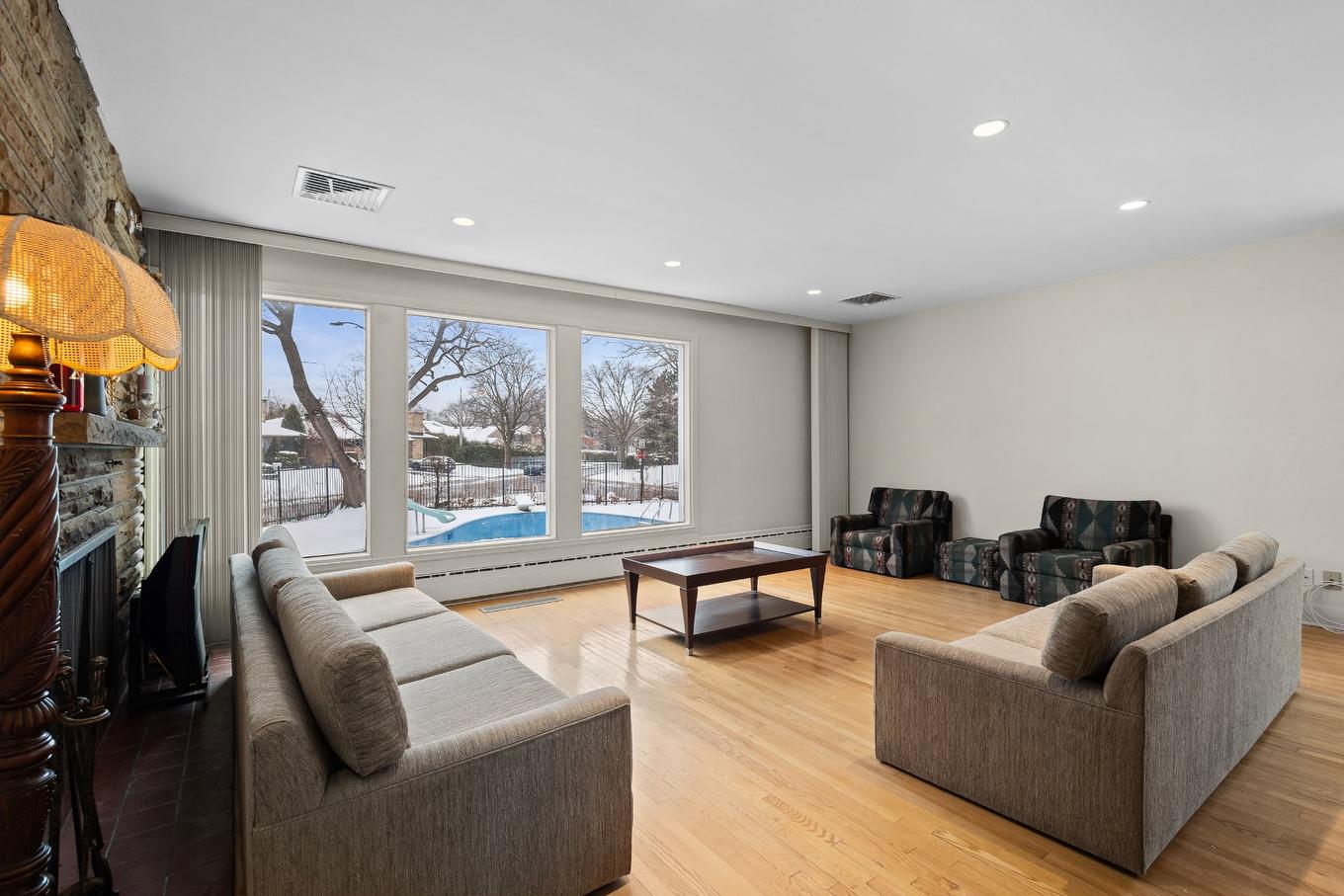 Salon - 1909 Crois. Surrey, Mont-Royal, QC - Indoor Photo Showing Other Room