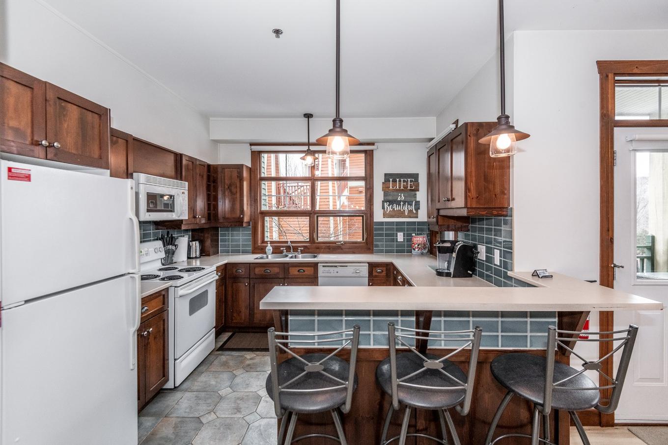 Kitchen - 2-209 Ch. Des Quatre-Sommets, Mont-Tremblant, QC - Indoor Photo Showing Kitchen