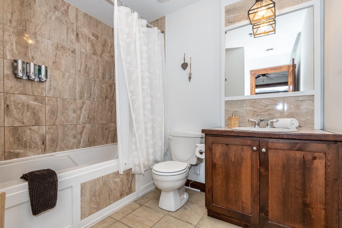 Ensuite bathroom - 2-209 Ch. Des Quatre-Sommets, Mont-Tremblant, QC - Indoor Photo Showing Bathroom