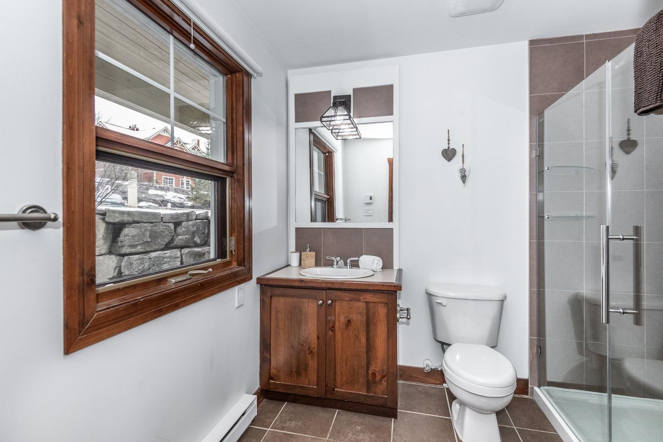 Bathroom - 2-209 Ch. Des Quatre-Sommets, Mont-Tremblant, QC - Indoor Photo Showing Bathroom