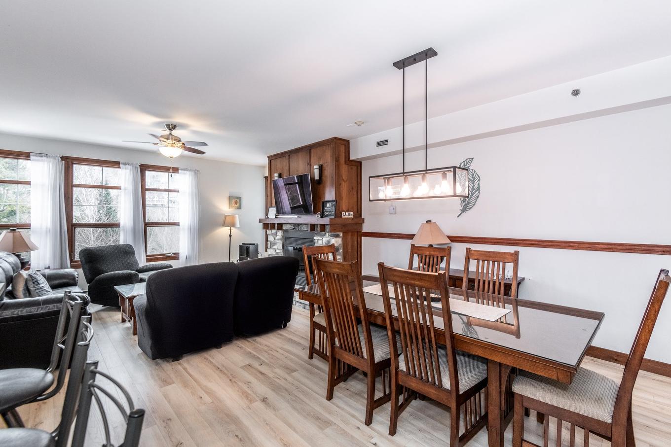 Dining room - 2-209 Ch. Des Quatre-Sommets, Mont-Tremblant, QC - Indoor
