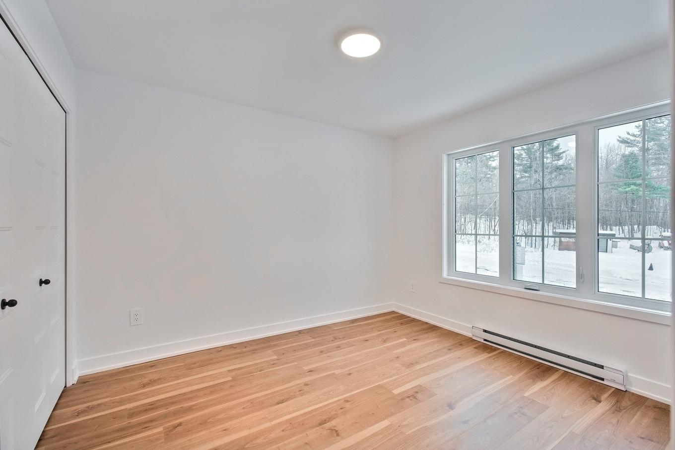 Primary bedroom - 93 Ch. Des Monts, Val-Des-Monts, QC - Indoor Photo Showing Other Room