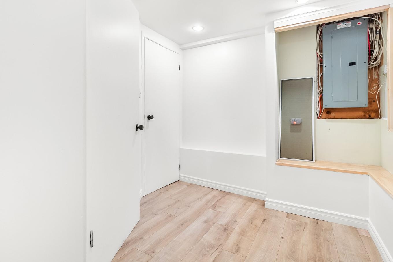 Storage - 233 Rue Autumn, Dollard-Des-Ormeaux, QC - Indoor Photo Showing Other Room