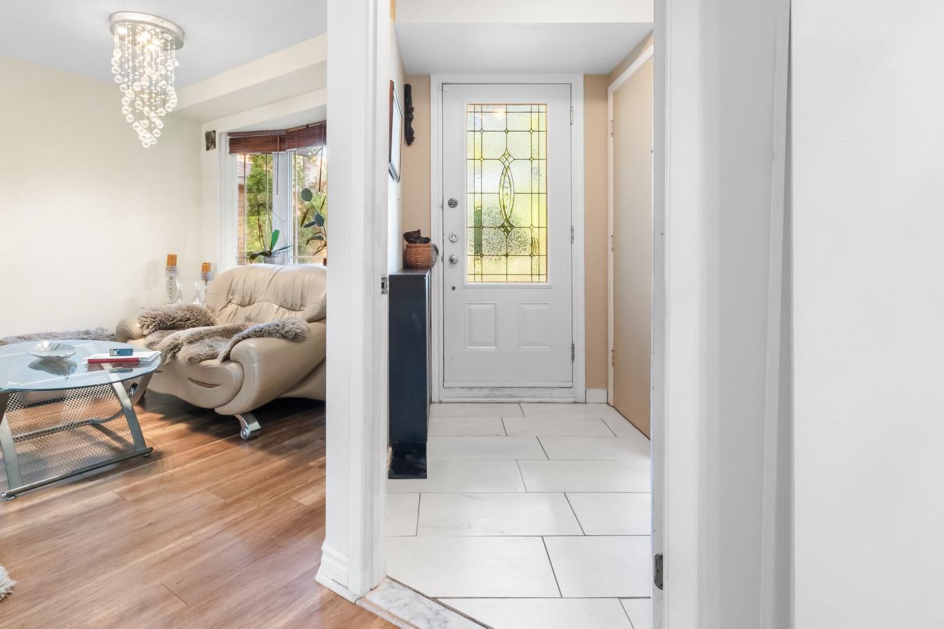 Hall - 233 Rue Autumn, Dollard-Des-Ormeaux, QC - Indoor Photo Showing Other Room