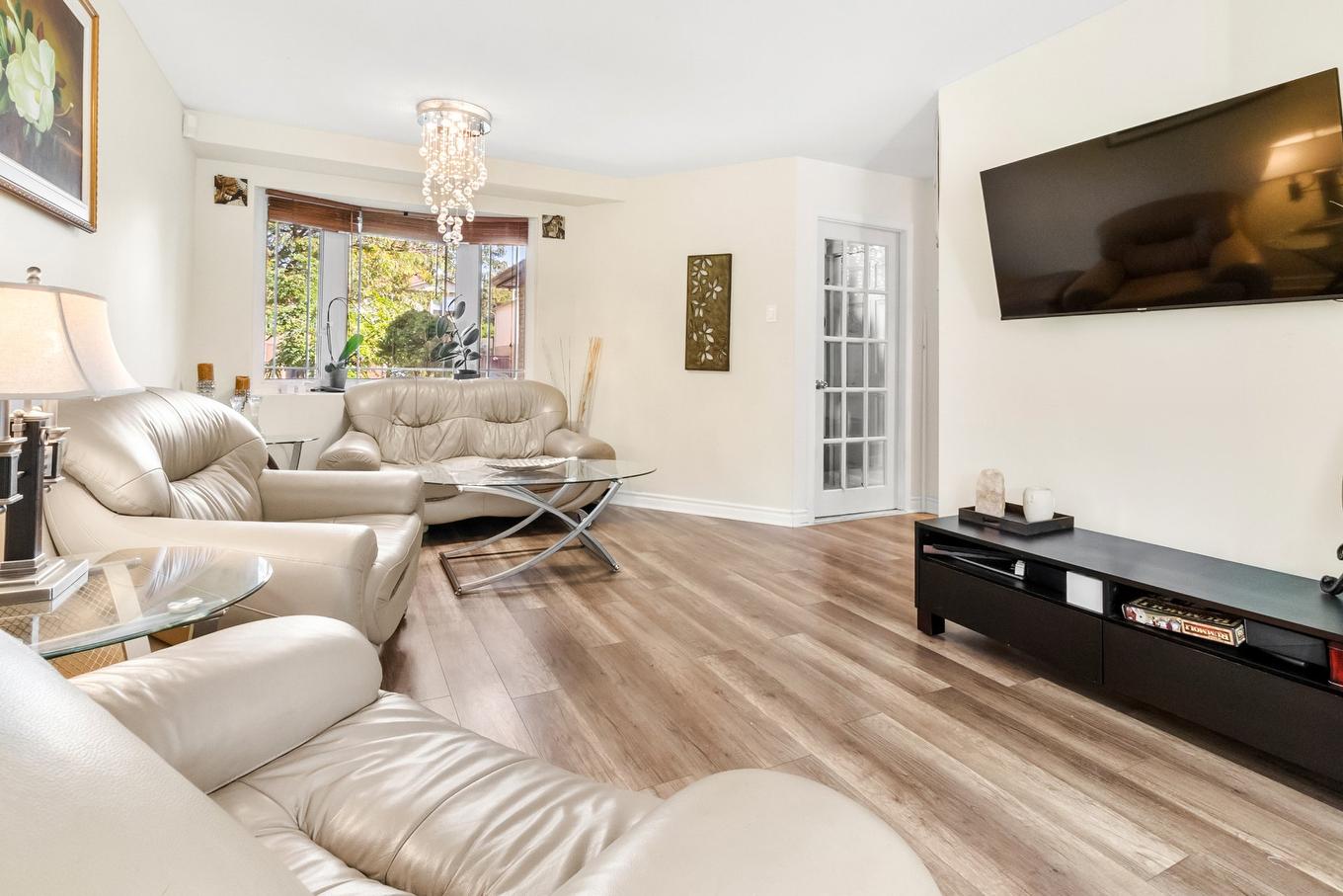 Living room - 233 Rue Autumn, Dollard-Des-Ormeaux, QC - Indoor Photo Showing Living Room