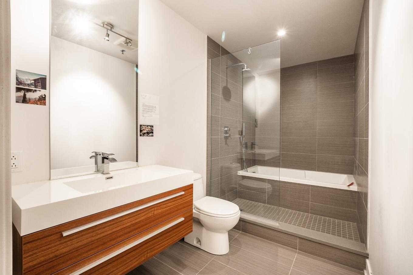 Salle de bains attenante à la CCP - 708-377 Rue Des Seigneurs, Montréal (Le Sud-Ouest), QC - Indoor Photo Showing Bathroom