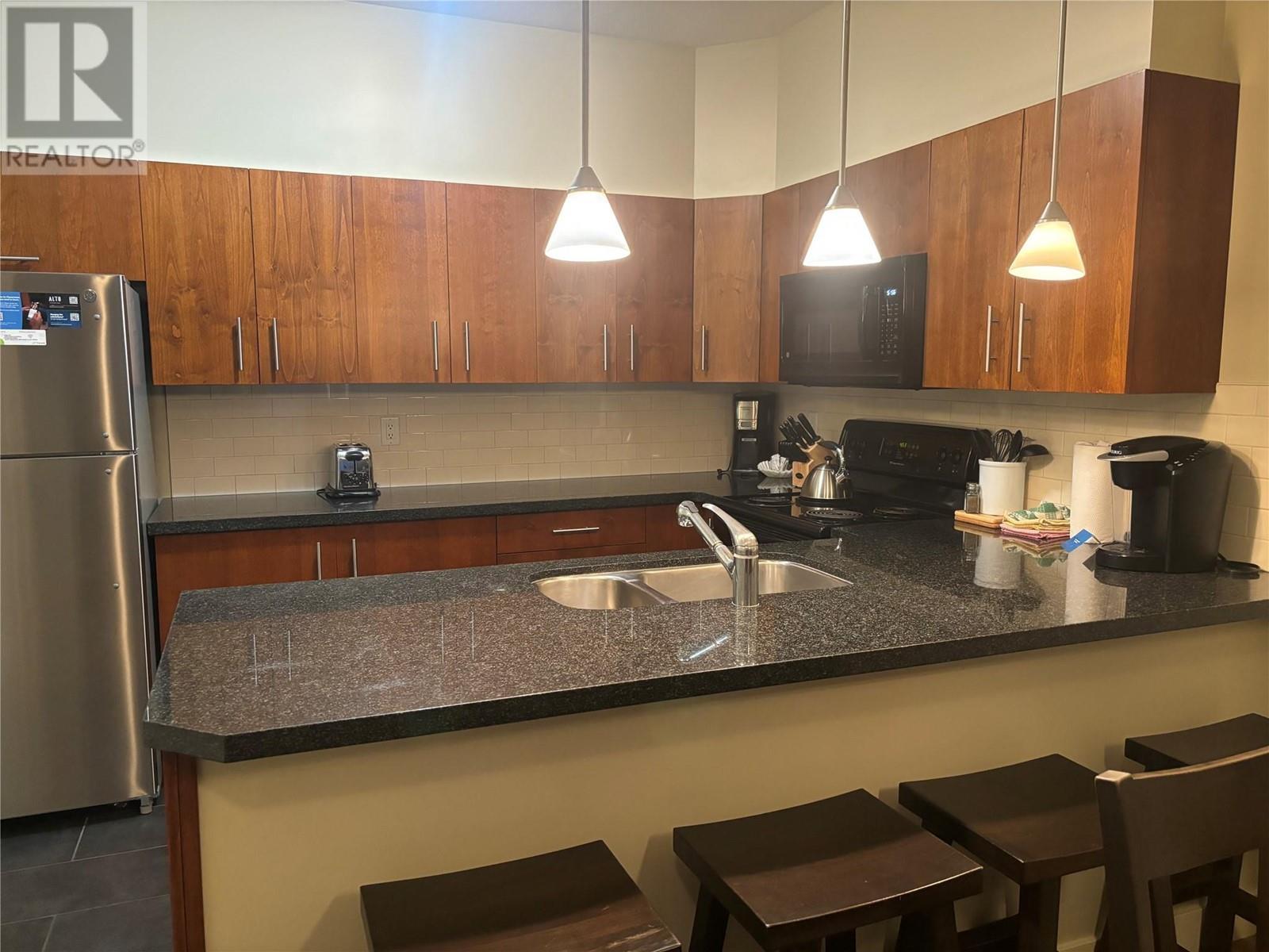 2049 Summit Drive Unit# 314D, Panorama, BC - Indoor Photo Showing Kitchen With Double Sink