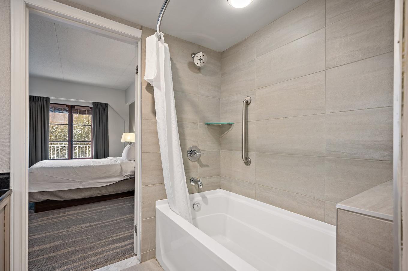 Bathroom - 208-3035 Ch. De La Chapelle, Mont-Tremblant, QC - Indoor Photo Showing Bathroom