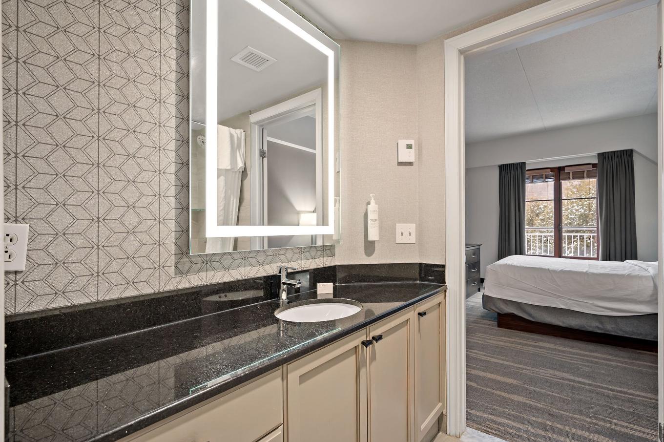 Bathroom - 208-3035 Ch. De La Chapelle, Mont-Tremblant, QC - Indoor Photo Showing Bathroom