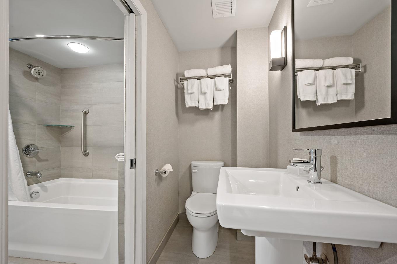 Bathroom - 208-3035 Ch. De La Chapelle, Mont-Tremblant, QC - Indoor Photo Showing Bathroom