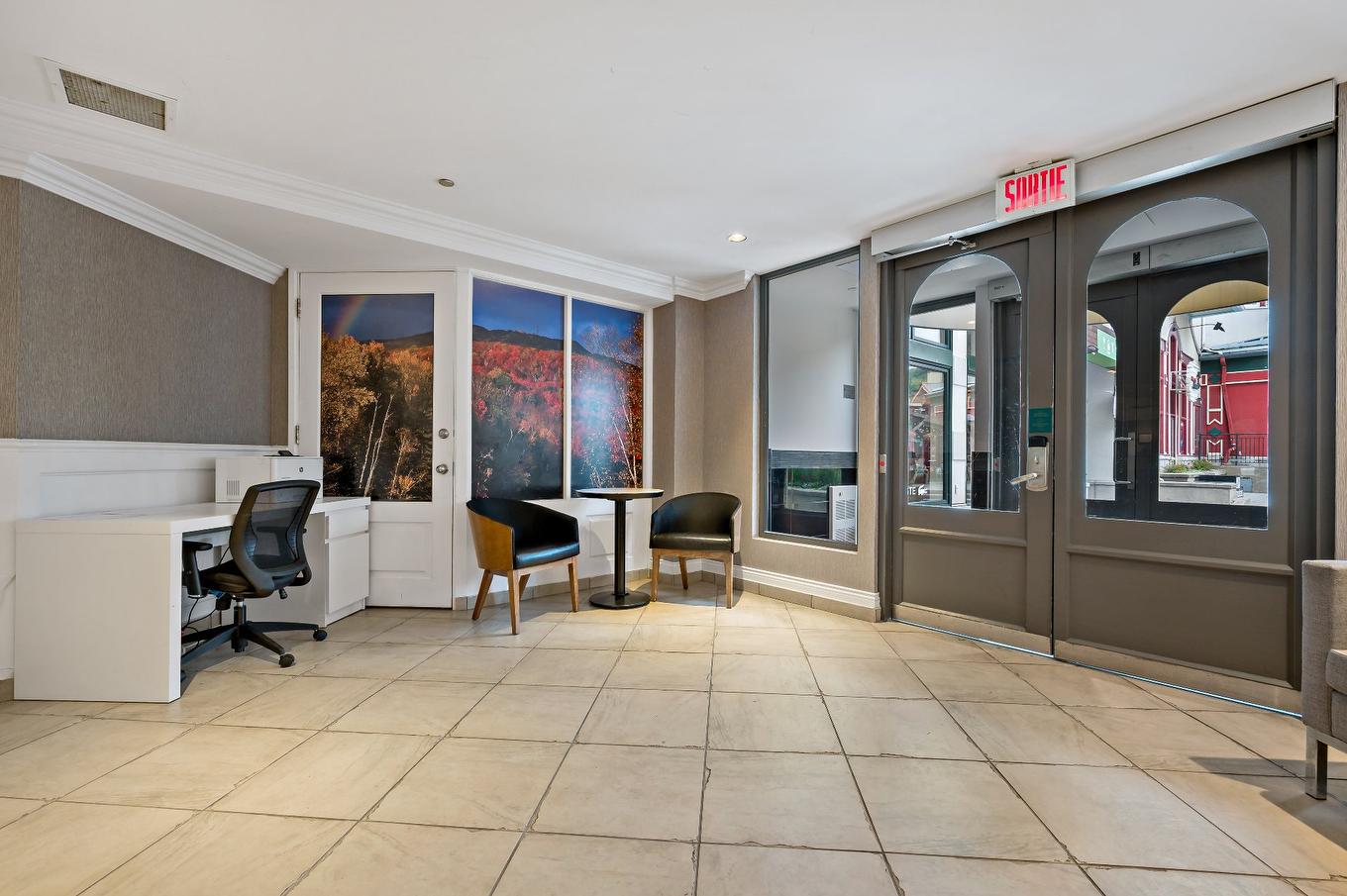 Reception area - 208-3035 Ch. De La Chapelle, Mont-Tremblant, QC - Indoor
