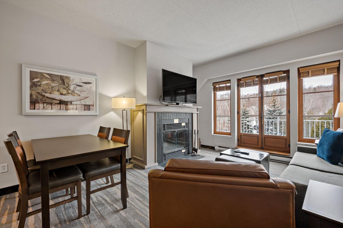 Living room - 208-3035 Ch. De La Chapelle, Mont-Tremblant, QC - Indoor With Fireplace