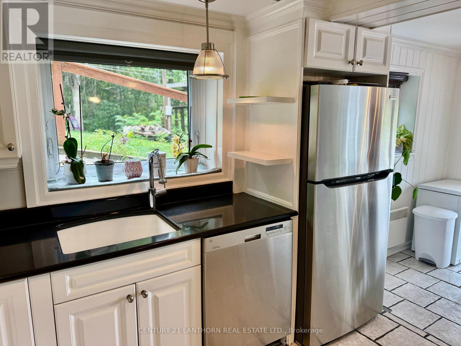 177 Camp Lane, Tweed (Hungerford (Twp)), ON - Indoor Photo Showing Kitchen With Double Sink
