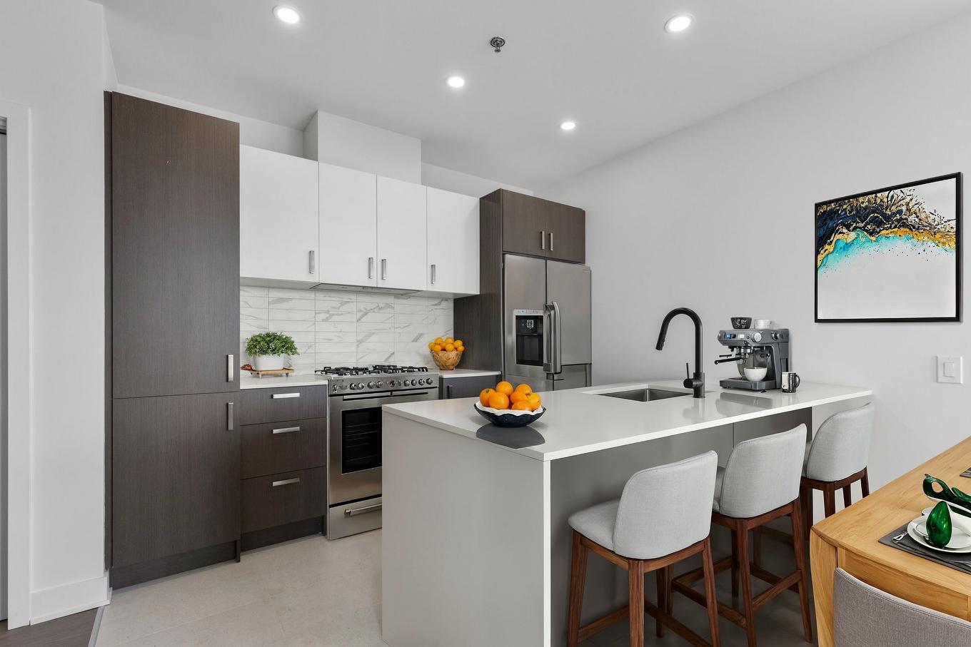 Kitchen - 103-2030 Rue Lucien-Thimens, Montréal (Saint-Laurent), QC - Indoor Photo Showing Kitchen With Upgraded Kitchen
