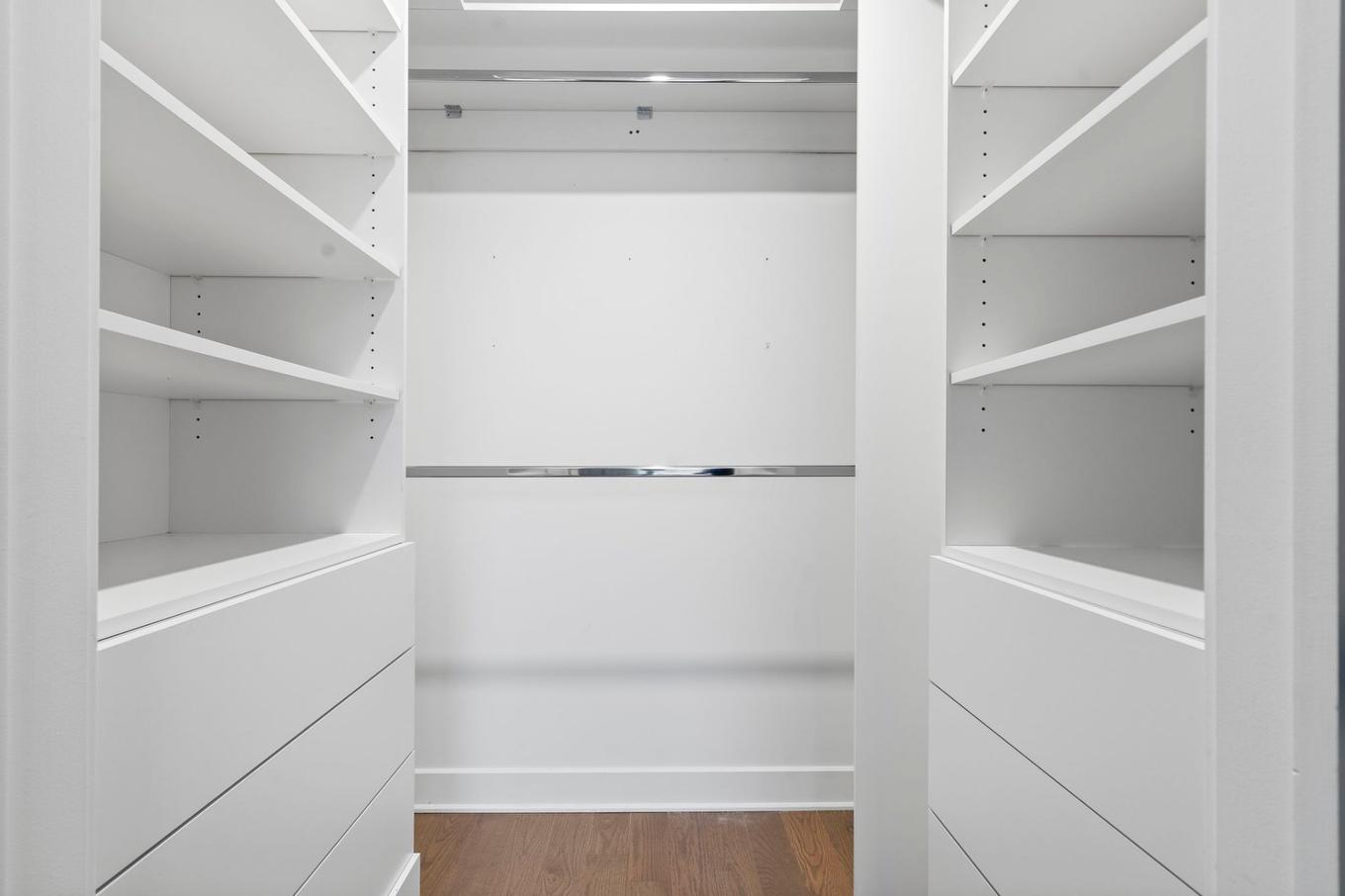 Walk-in closet - 105-5505 Boul. Du Quartier, Brossard, QC - Indoor With Storage