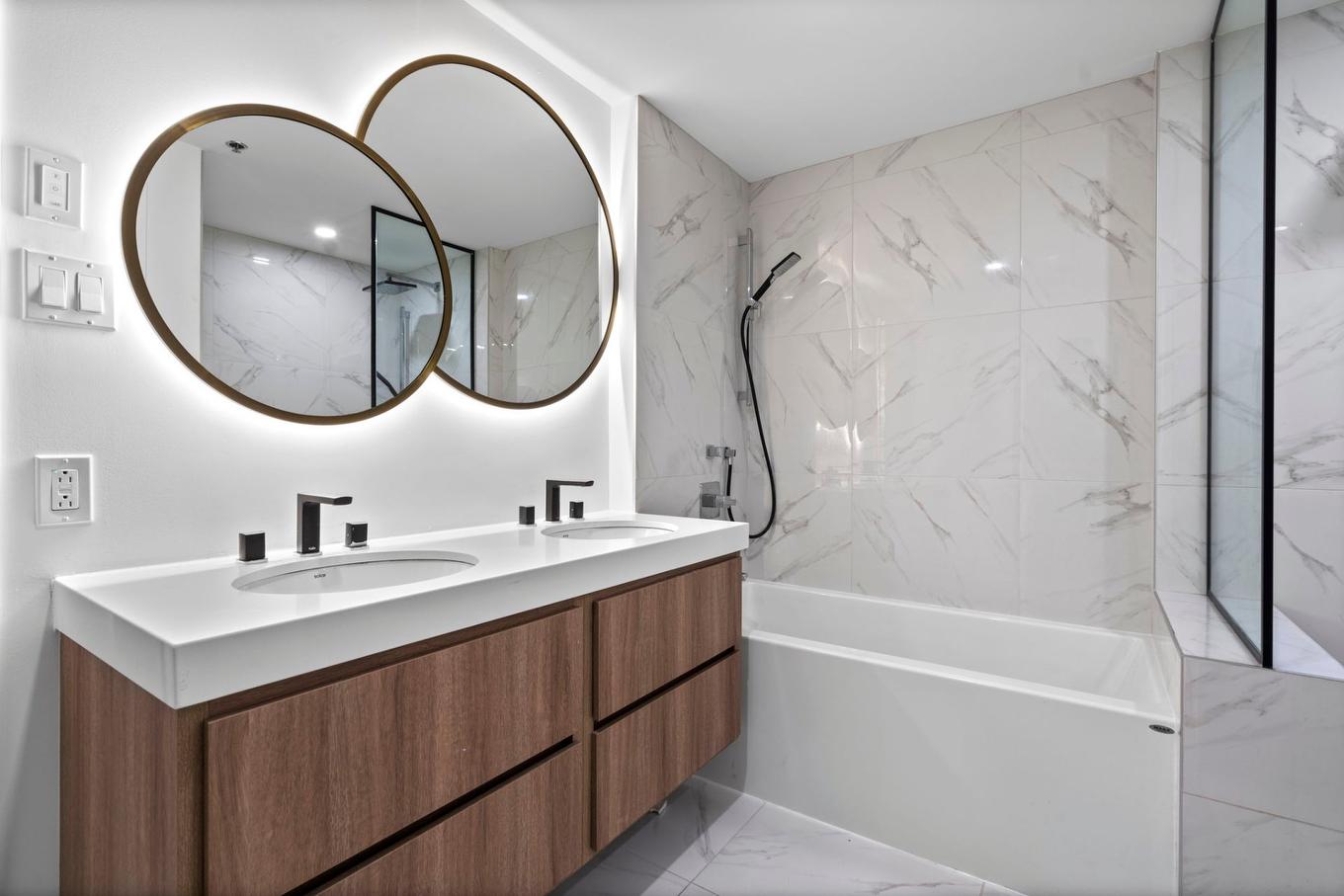 Bathroom - 105-5505 Boul. Du Quartier, Brossard, QC - Indoor Photo Showing Bathroom