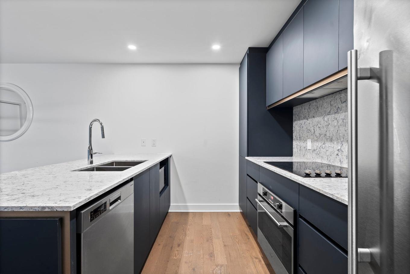 Kitchen - 105-5505 Boul. Du Quartier, Brossard, QC - Indoor Photo Showing Kitchen With Double Sink With Upgraded Kitchen