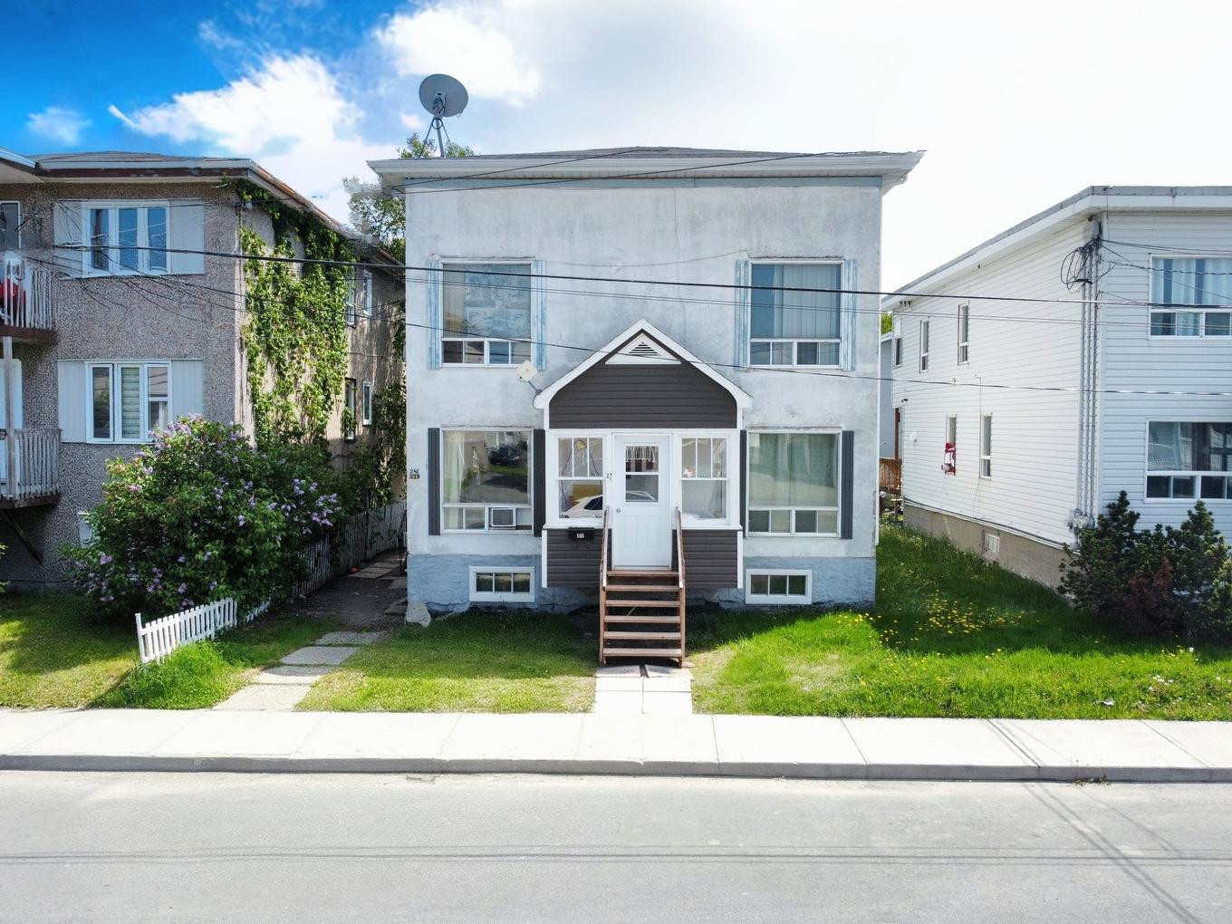 Façade - 277 - 281 Rue Perreault O., Rouyn-Noranda, QC - Outdoor With Facade