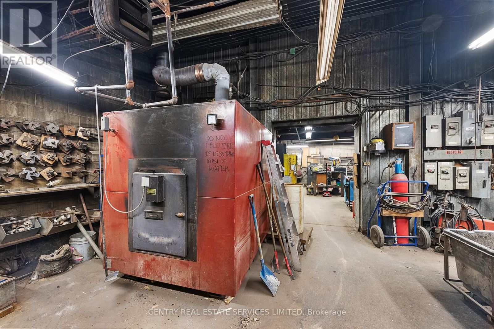 Floor - 14 Conway Street, Madawaska Valley, ON