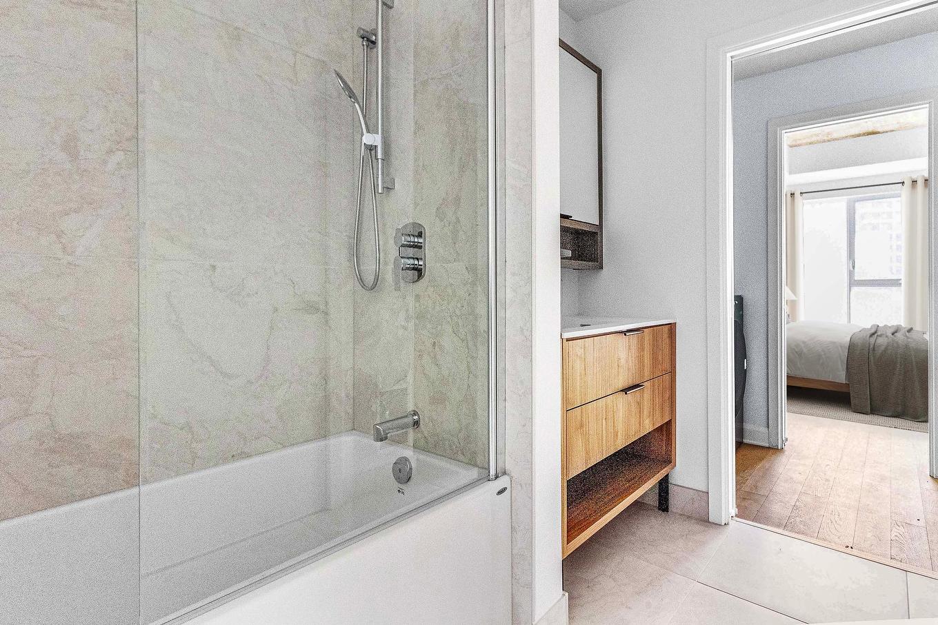 Ensuite bathroom - 411-1971 Rue Du Havre, Montréal (Ville-Marie), QC - Indoor Photo Showing Bathroom