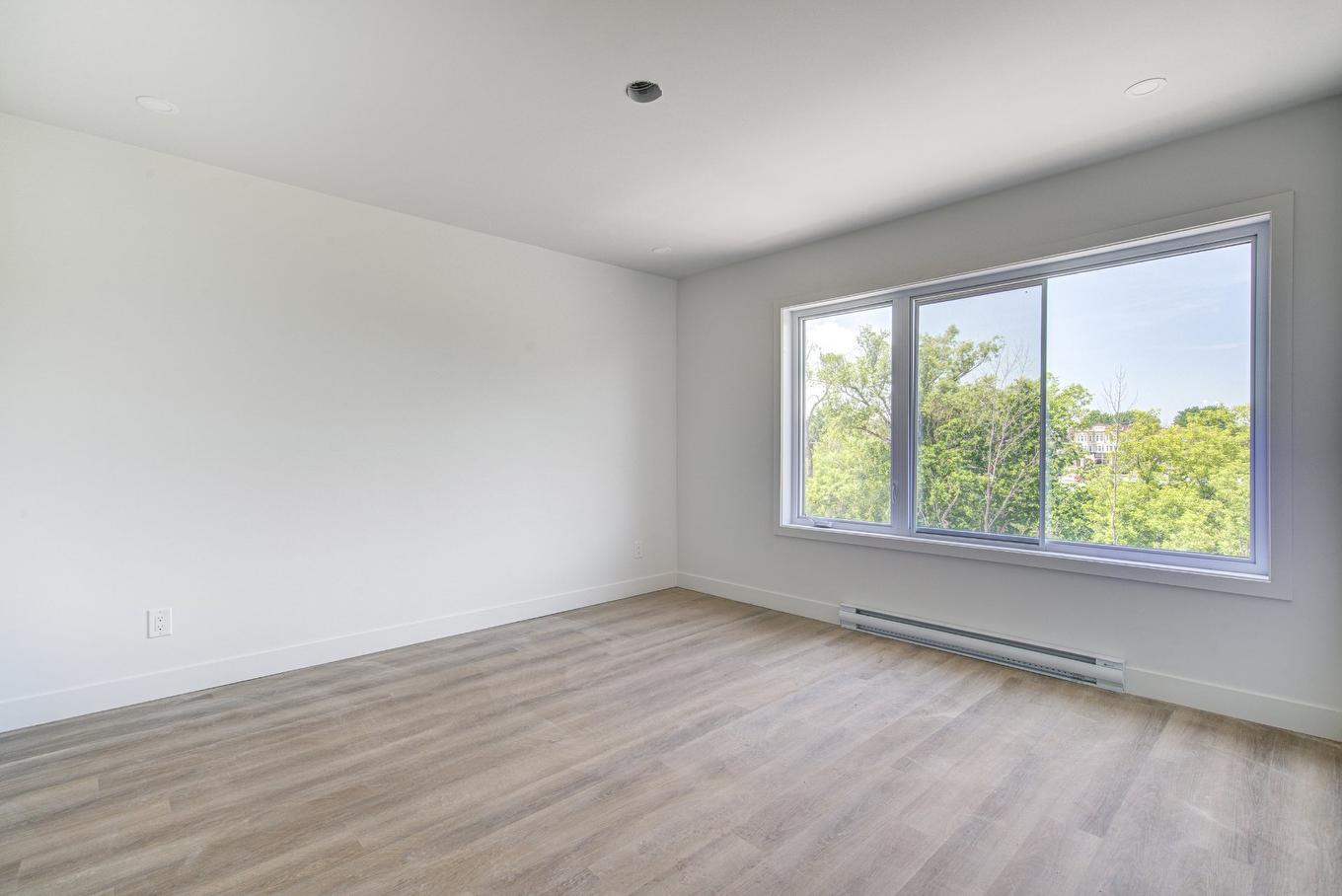 Chambre à coucher - 101-4A Rue Centre, Huntingdon, QC - Indoor Photo Showing Other Room