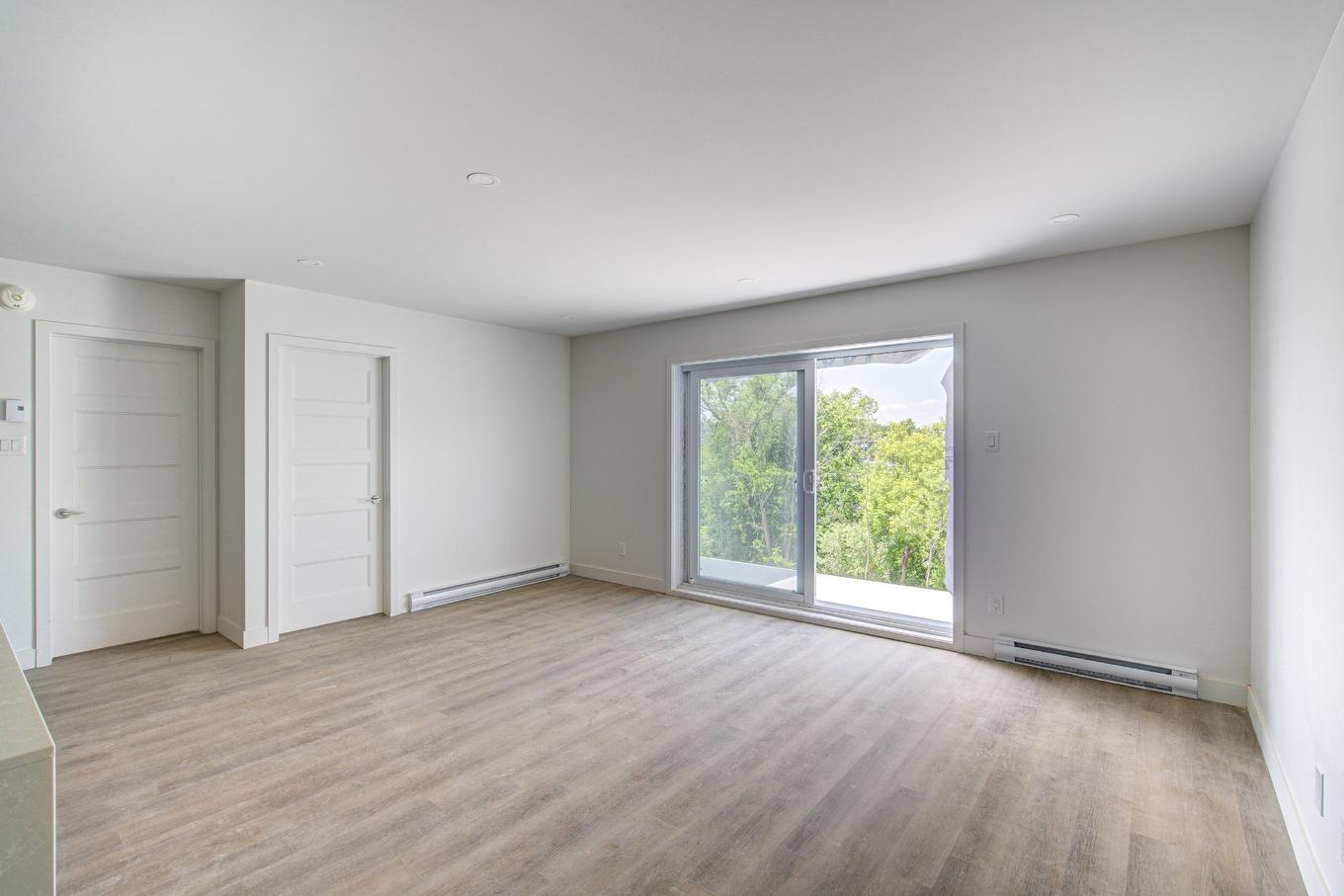 Vue d'ensemble - 101-4A Rue Centre, Huntingdon, QC - Indoor Photo Showing Other Room