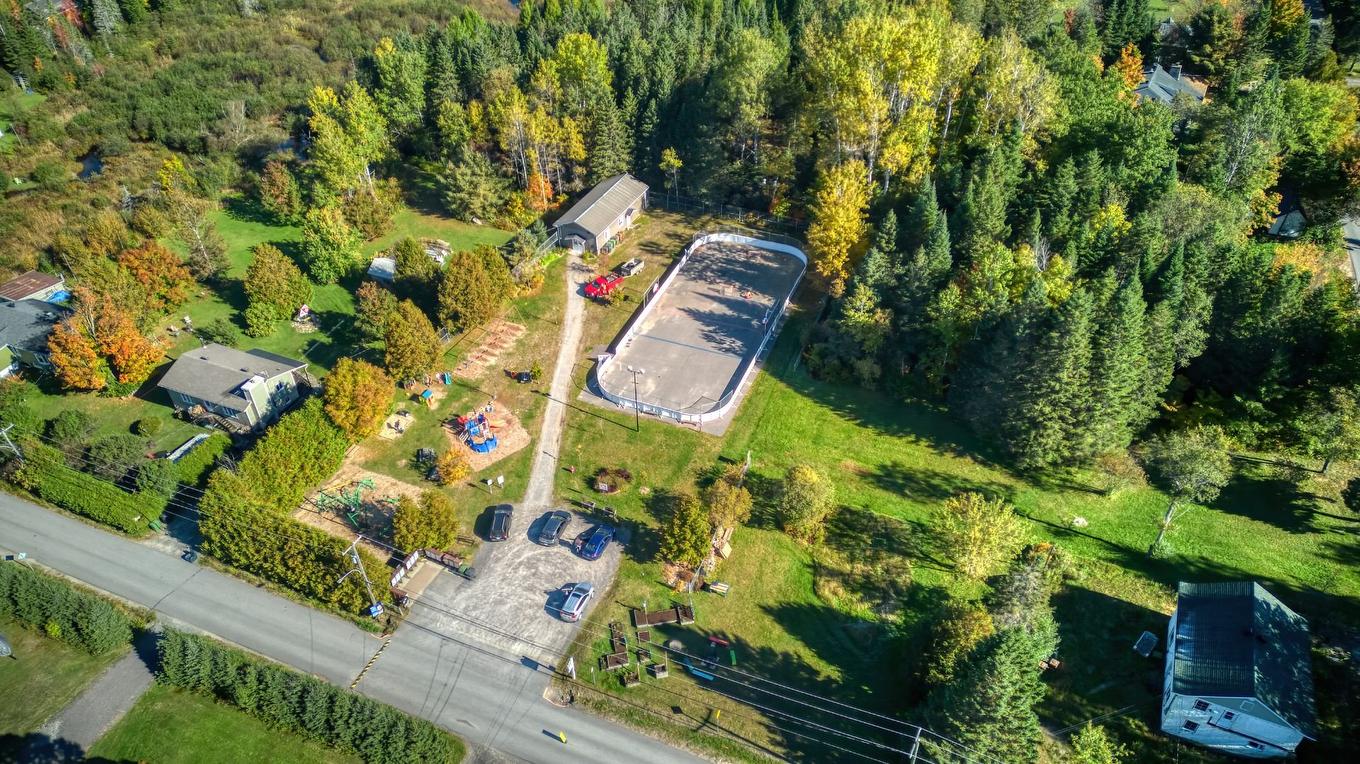 Nearby - 7E Rang, Val-David, QC