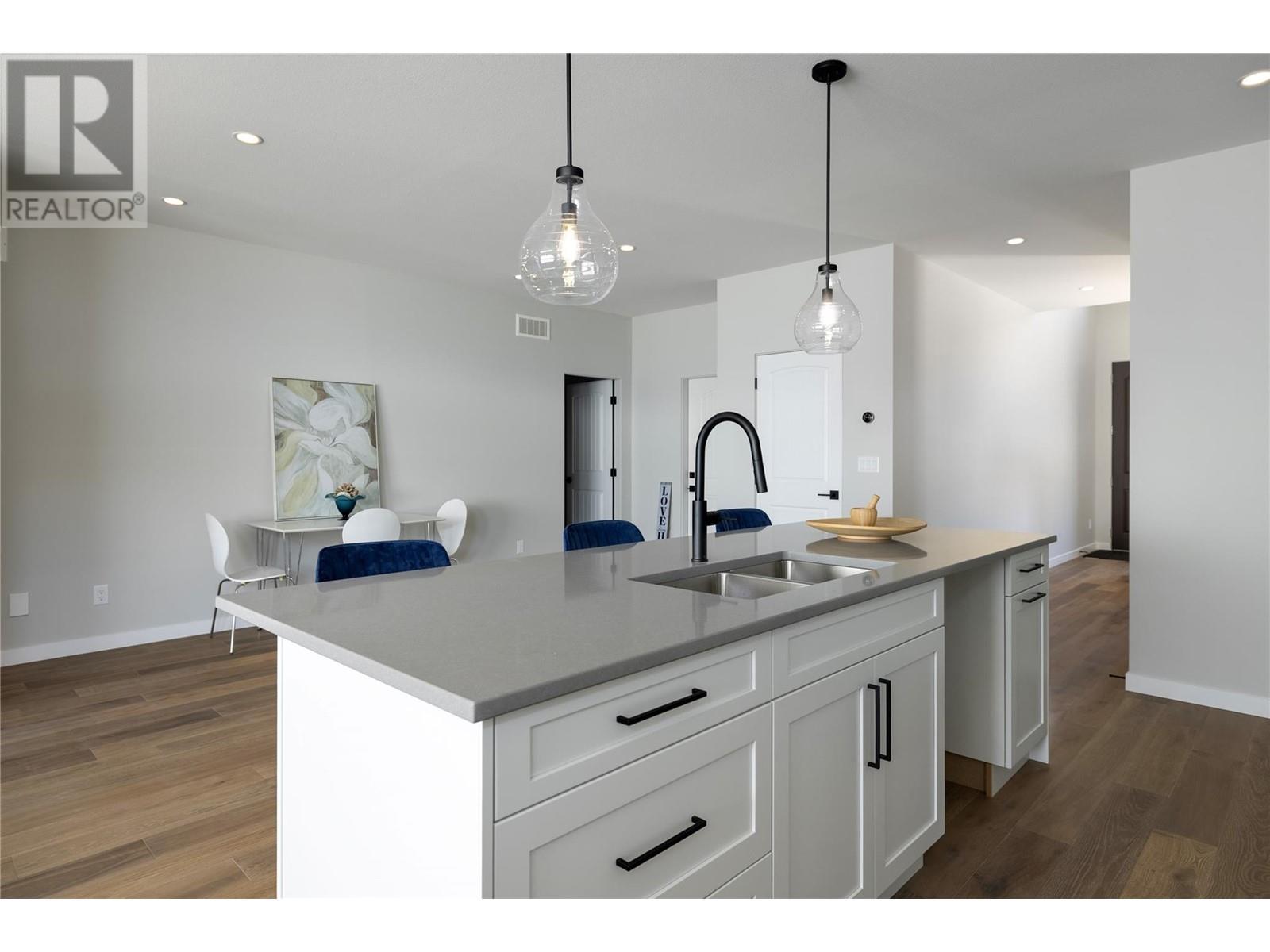 595 Vineyard Way N Unit# 9, Vernon, BC - Indoor Photo Showing Kitchen With Double Sink With Upgraded Kitchen