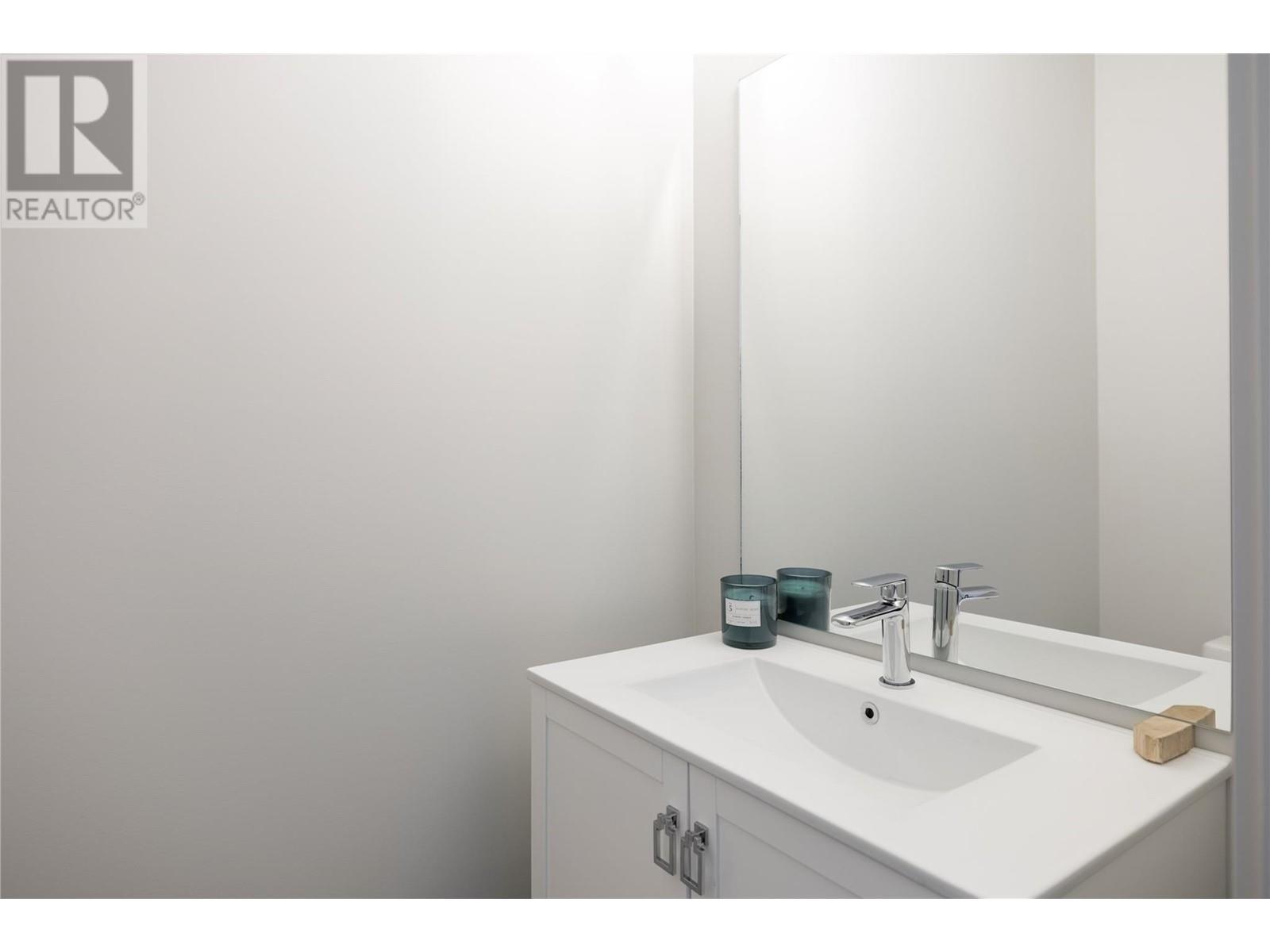 595 Vineyard Way N Unit# 9, Vernon, BC - Indoor Photo Showing Bathroom