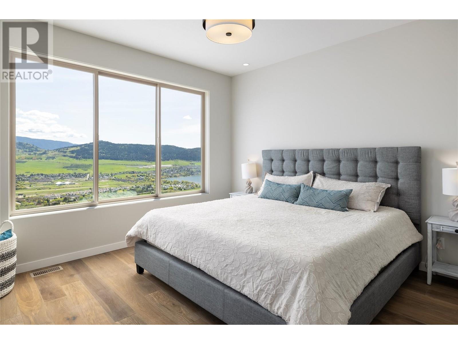 595 Vineyard Way N Unit# 9, Vernon, BC - Indoor Photo Showing Bedroom