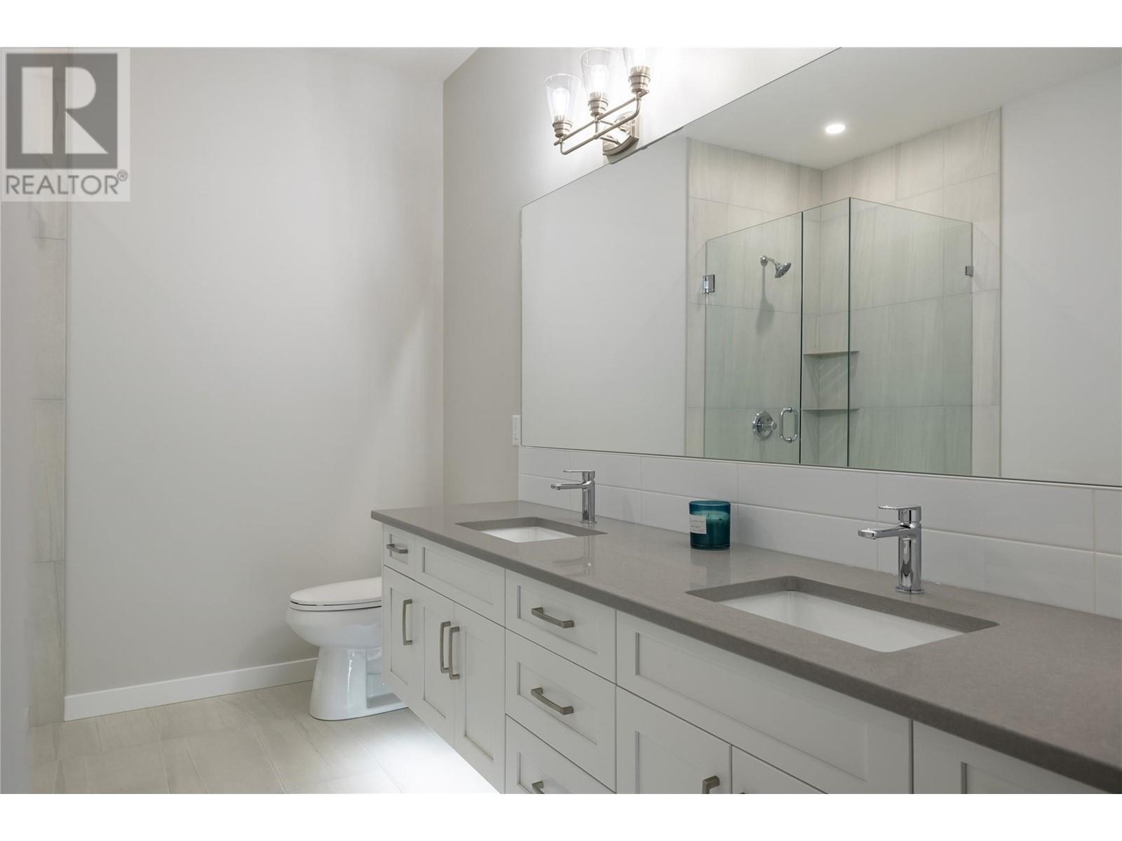 595 Vineyard Way N Unit# 9, Vernon, BC - Indoor Photo Showing Bathroom