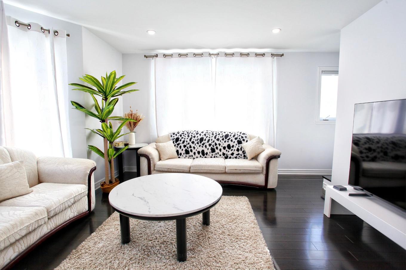 Salon - 9040 Boul. Marie-Victorin, Brossard, QC - Indoor Photo Showing Living Room