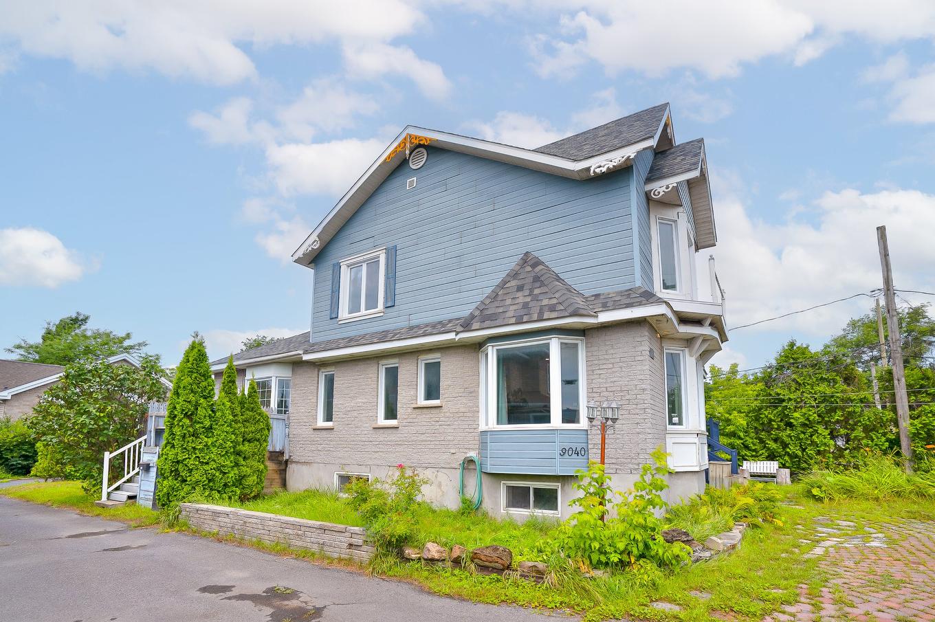 Façade - 9040 Boul. Marie-Victorin, Brossard, QC - Outdoor