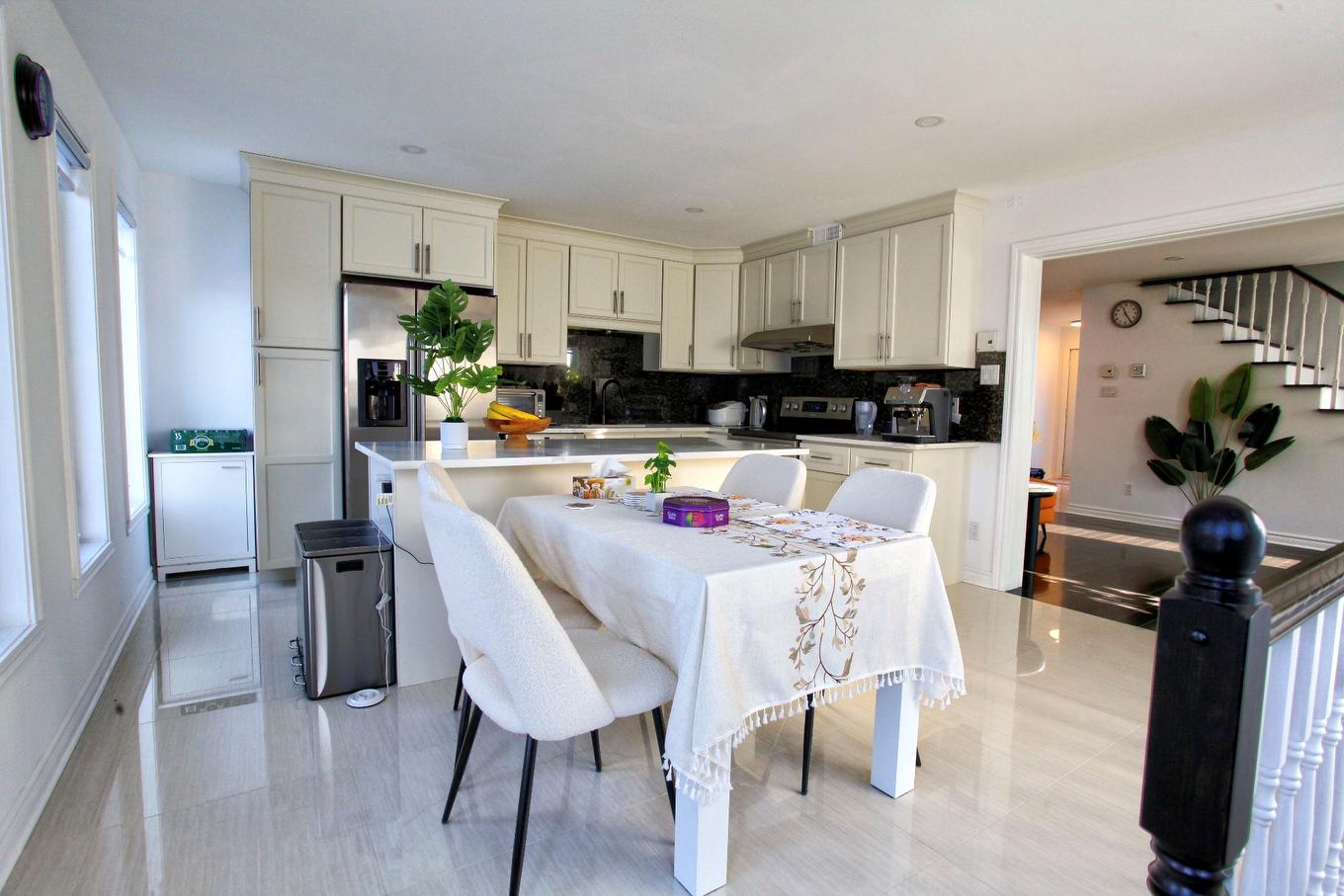 Salle à manger - 9040 Boul. Marie-Victorin, Brossard, QC - Indoor Photo Showing Other Room